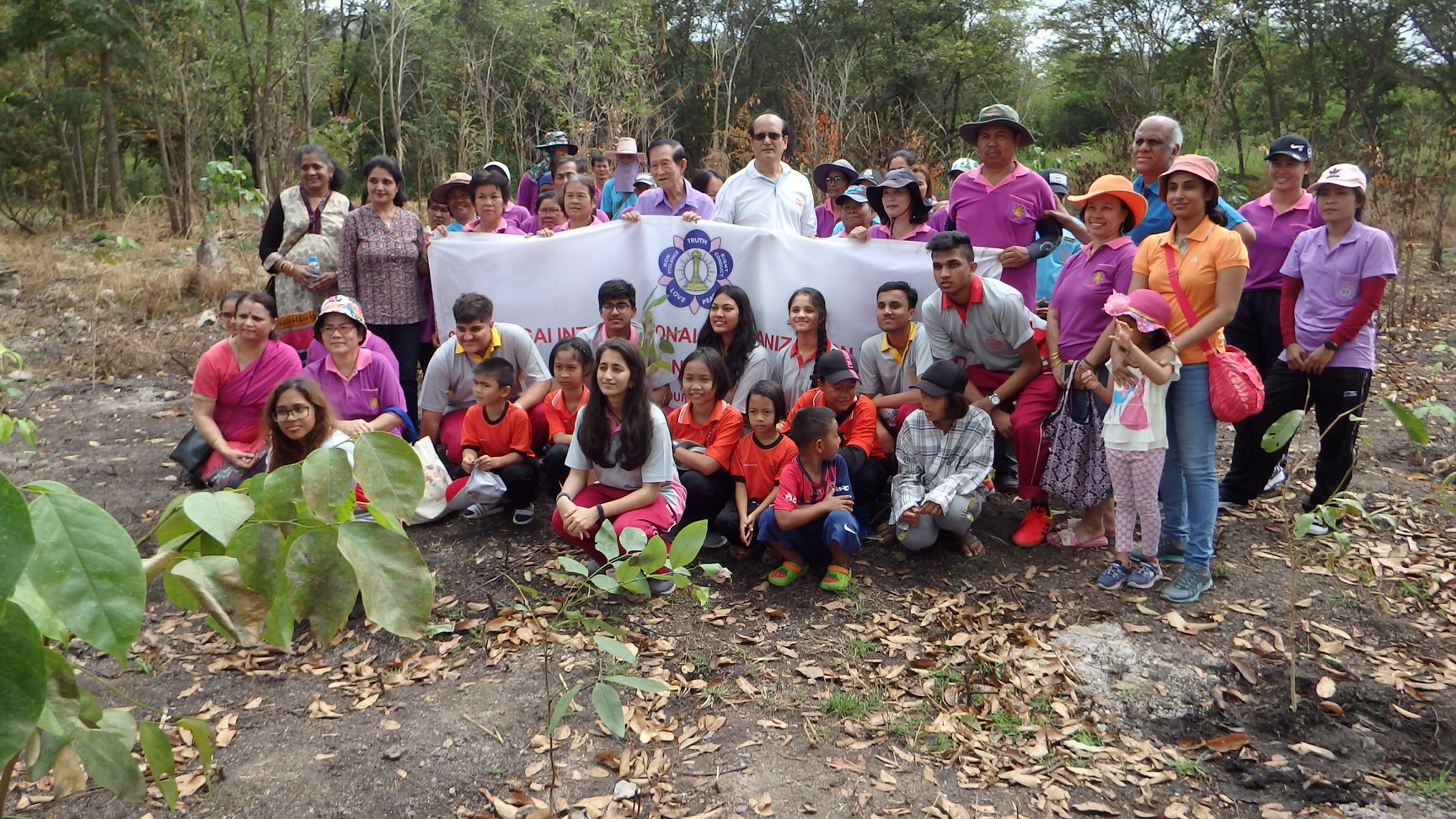 Community service Tree Planting by Year 13 at Lopburi