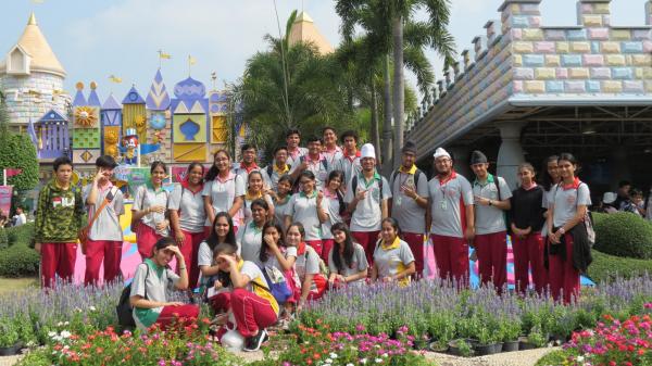 Field Trip to Dream World Year 11